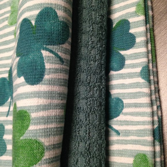 NWT St. Patrick's Day motif Kitchen Towel Set of 3. Shamrocks. - Picture 9 of 9